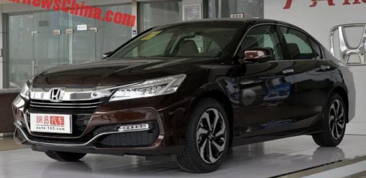 В Китае начались продажи обновленного седана Honda Accord