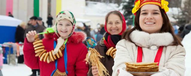 В школах Рязани начали отмечать Масленицу