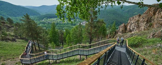 На Торгашинском хребте Красноярска продолжается благоустройство лестницы
