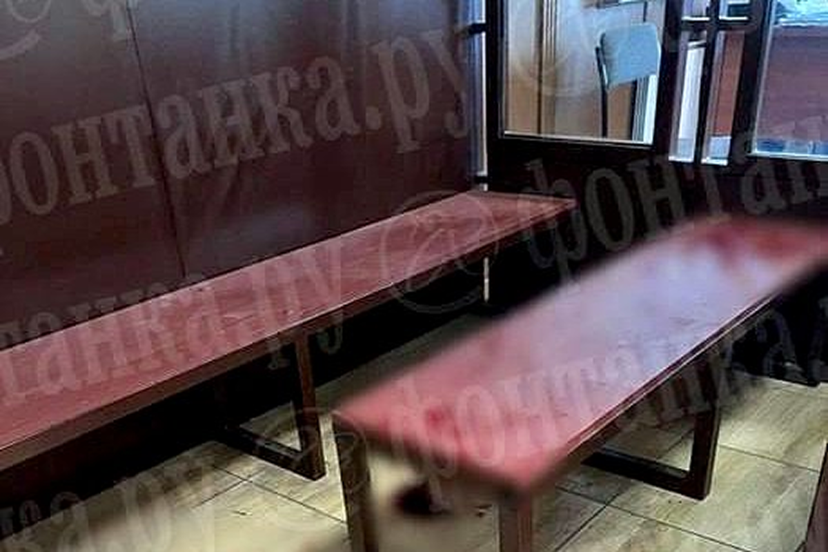 Шокирующий перформанс: обвиняемый в мошенничестве устроил кровавую сцену в зале суда