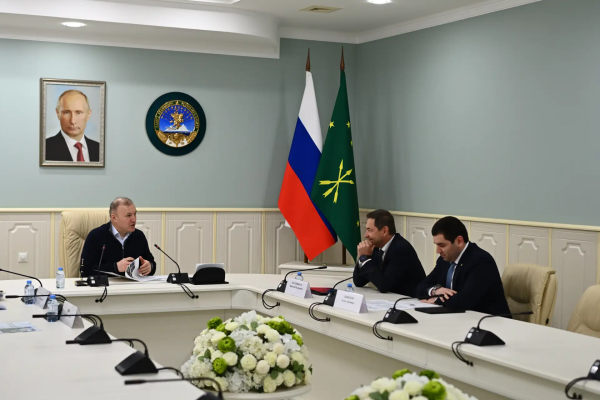 Мурат Кумпилов обсудил с председателем Юго-Западного банка Сбербанка Анатолием Песенниковым расширение сотрудничества в сфере поддержки бизнеса и населения Адыгеи