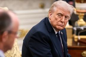 «Да хоть от Зеленского»: Трамп согласился брать оружие у всех, пока Иран точит зуб на Америку