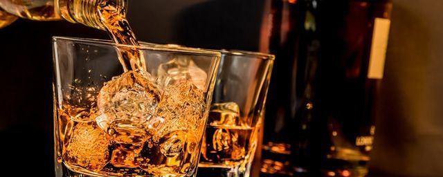 Химики узнали, почему виски становится вкуснее при смешивании с водой
