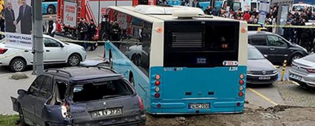 В Стамбуле автобус врезался в ожидавших на остановке пешеходов