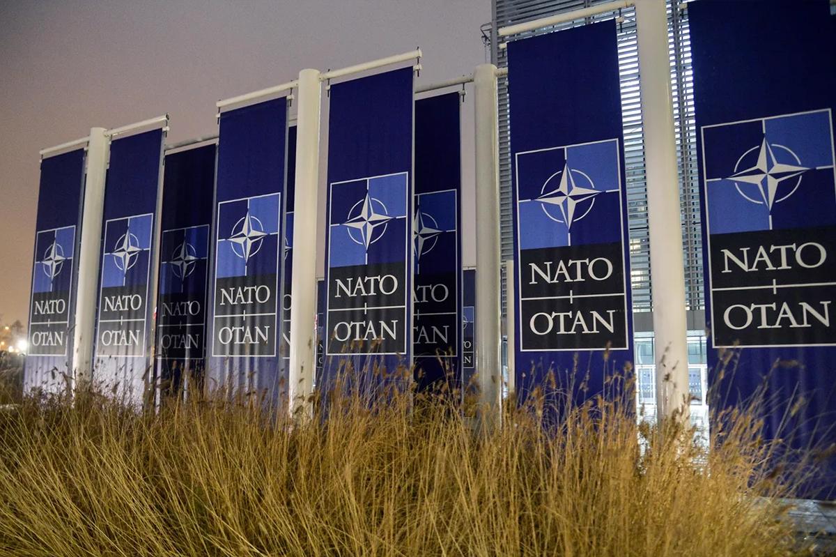 Российский посол в Бельгии заявил, что НАТО готовит свое население к войне с РФ