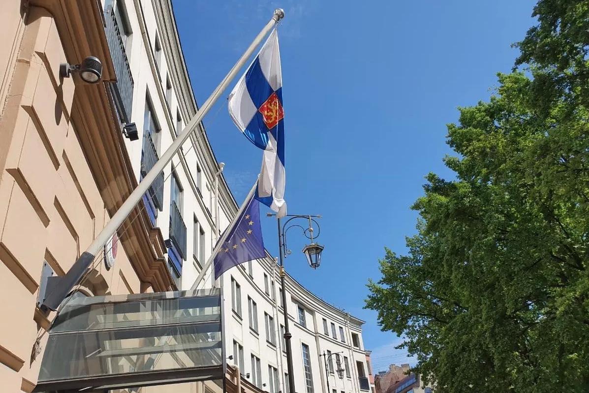 Сотрудники посольства РФ в Финляндии получают письма с порошком и угрозы