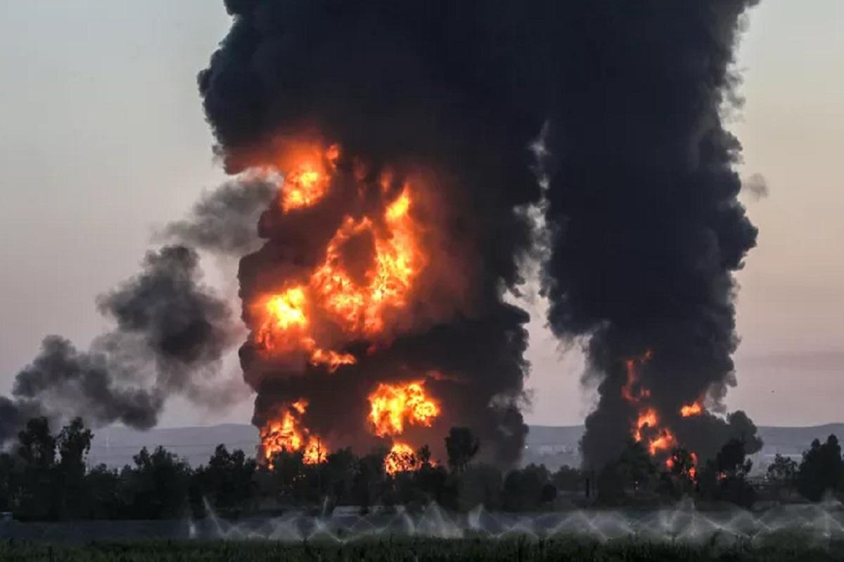 В результате падения обломков БПЛ в Волгоградской области загорелся НПЗ