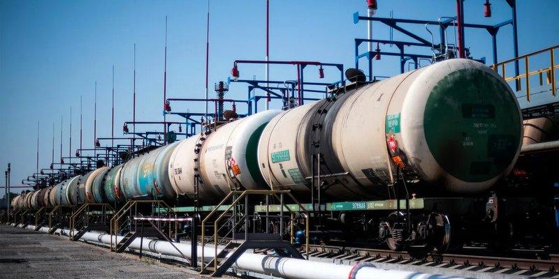 В августе в России намерены перекрыть экспортные поставки бензина, чтобы самим хватило