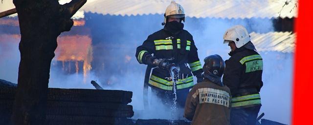 В Екатеринбурге рядом с «Уралмашзаводом» загорелась градирня