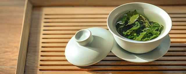 Эксперт по питанию Мухина рекомендовала отказаться от зеленого чая людям с проблемами ЖКТ и гипертоникам
