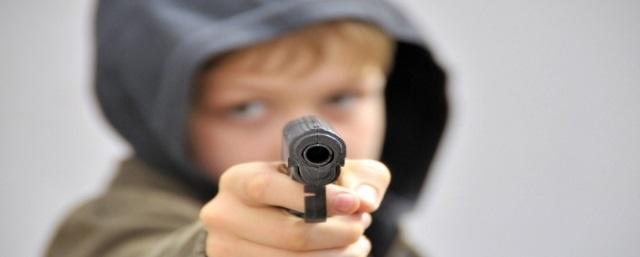 В Екатеринбурге на уроке физкультуры один ученик выстрелил в глаз другому из пистолета для страйкбола