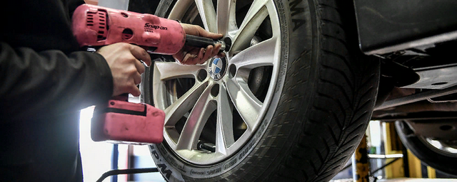 В Омске снесли незаконно построенное здание с кафе и СТО