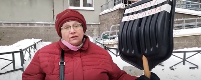 Инвалиды Петербурга вынуждены сами чистить снег во дворах