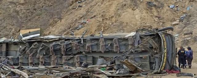 RPP: в Перу при падении автобуса в пропасть погибли 25 человек