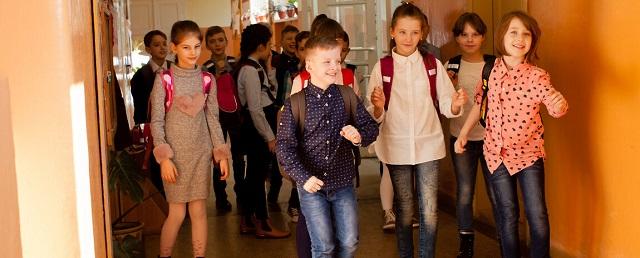 Собянин: Школьники вернутся с каникул, исходя из эпидемиологической обстановки