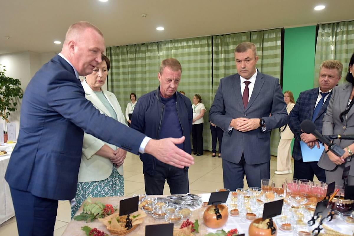 Вячеслав Франк проверил организацию школьного питания в Барнауле