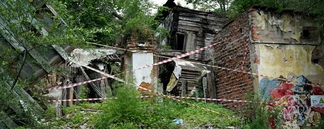 До сентября в Хабаровске уберут руины дома на Волочаевской