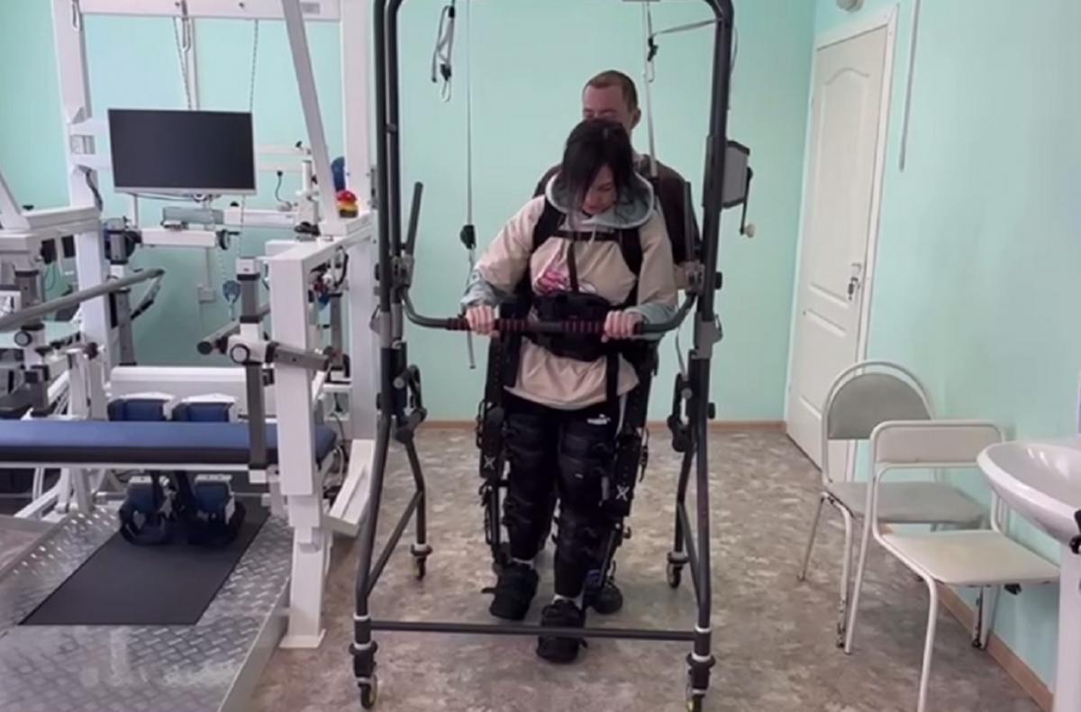 В Карелии пошла пациентка, которая несколько месяцев была прикована к креслу-каталке