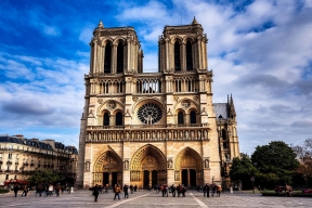 Макрон против наследия: Современное искусство затмит старину в Нотр-Даме?
