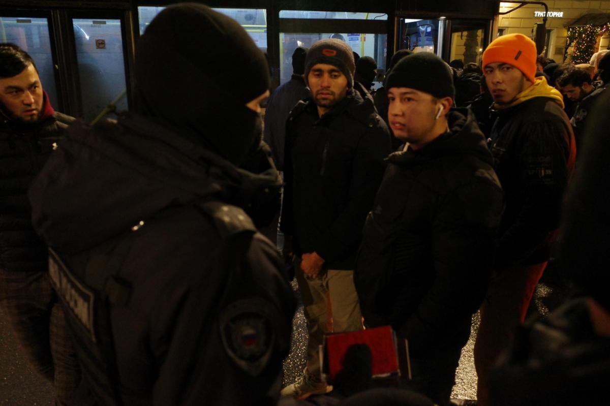 В центре Петербурга задержали две тысяч мигрантов в новогоднюю ночь