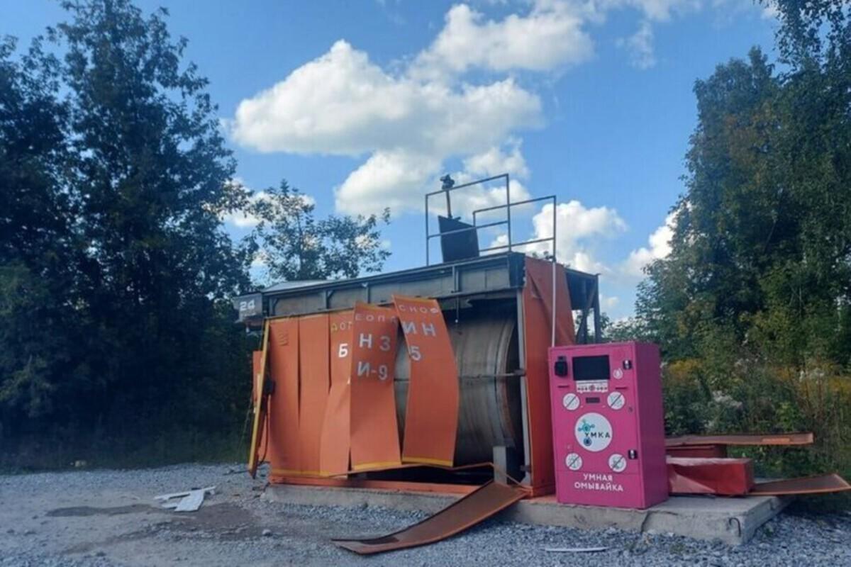 В Новосибирске загорелась АЗС