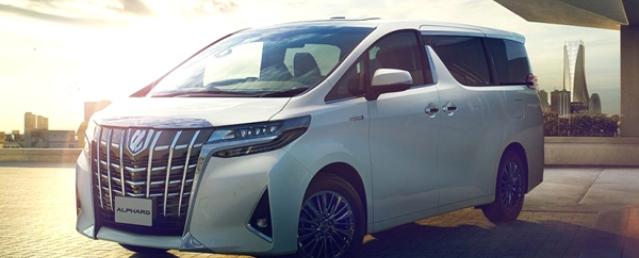 Toyota представила обновленный минивэн Alphard