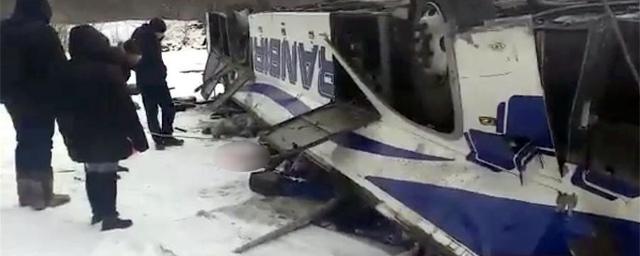В Забайкалье в результате падения автобуса с моста погибли 15 человек