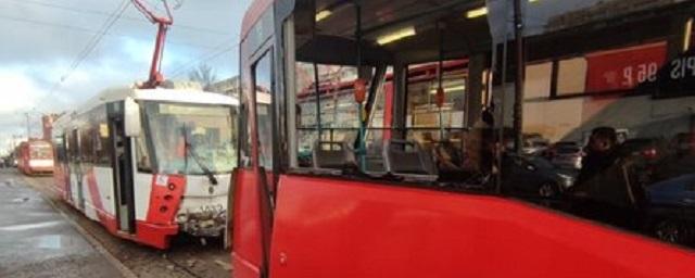 В Петербурге столкнулись два трамвая, пострадали 16 человек