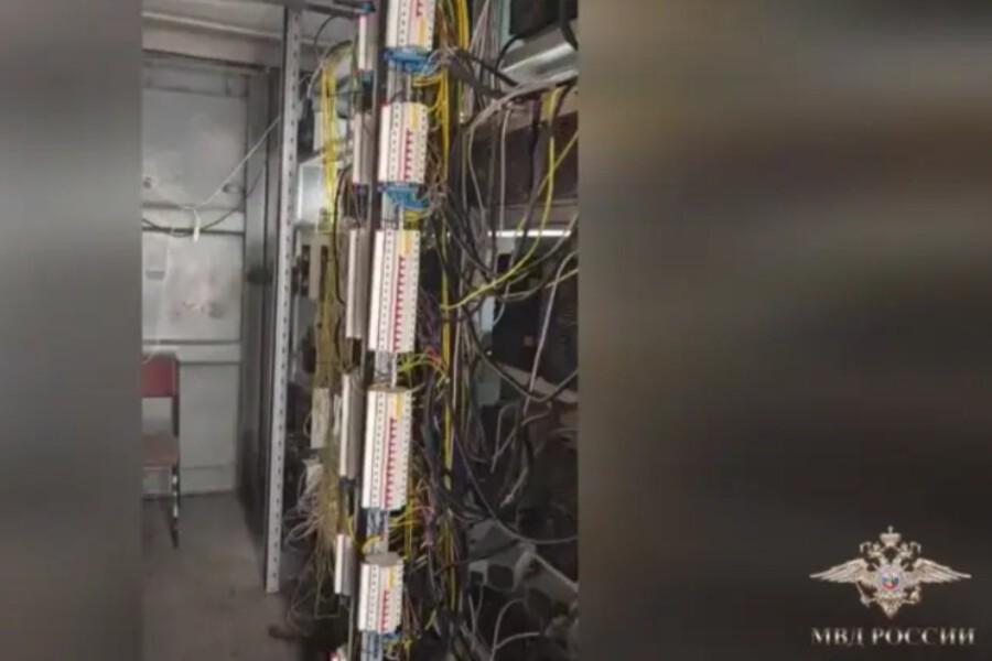 Незаконную майнинговую ферму нашли на станциях в Ленобласти