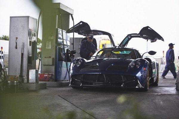 В Сети появились шпионские фото суперкара Pagani Huayra