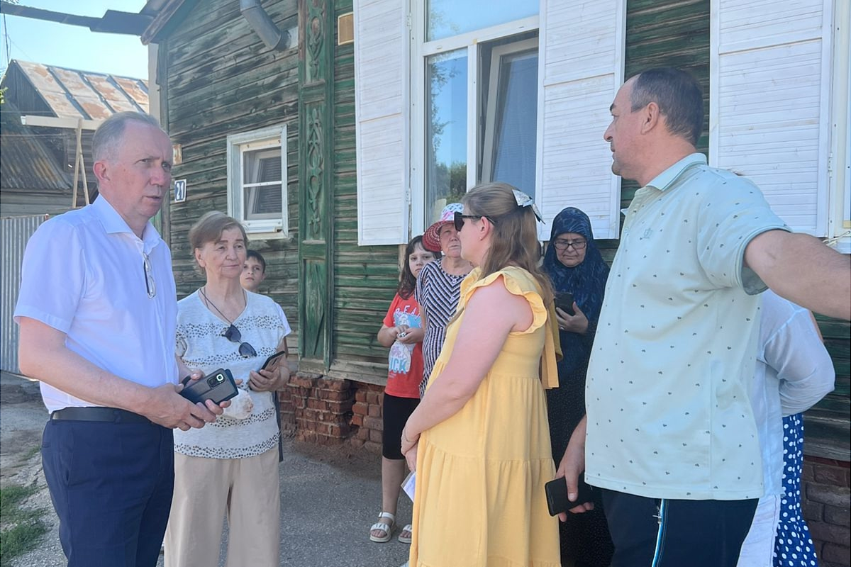 Спикер Гордумы Астрахани Игорь Седов принял обращения жителей Трусовского района