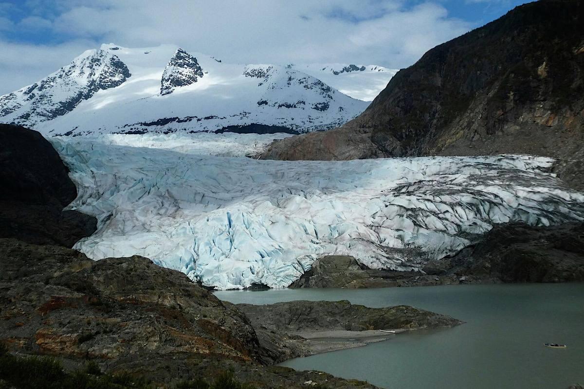 Турист из Аризоны погиб, упав с ледника Менденхолл на Аляске