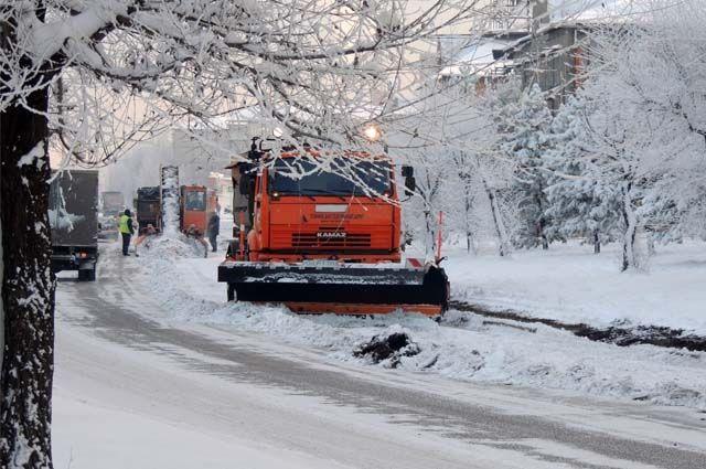 Мэр Барнаула Вячеслав Франк дал поручение ускорить уборку снега в городе