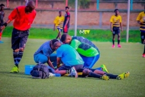 Трагедия в Бурунди: футболист погиб на поле, проглотив монету, которую держал во рту как амулет