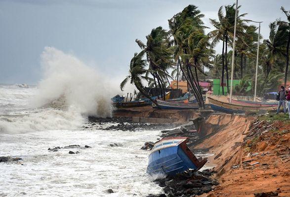 В результате урагана «Тауктаэ» в Индии погибли не менее 18 человек