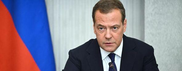 Медведев: Обращение посольства США к россиянам демонстрирует верх цинизма и моральной деградации