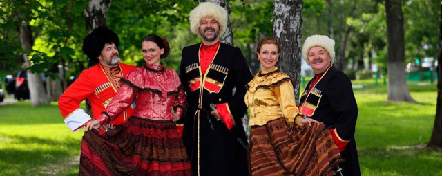 Глава г.о. Красногорск Дмитрий Волков поблагодарил ансамбль «Любо» за популяризацию фольклора