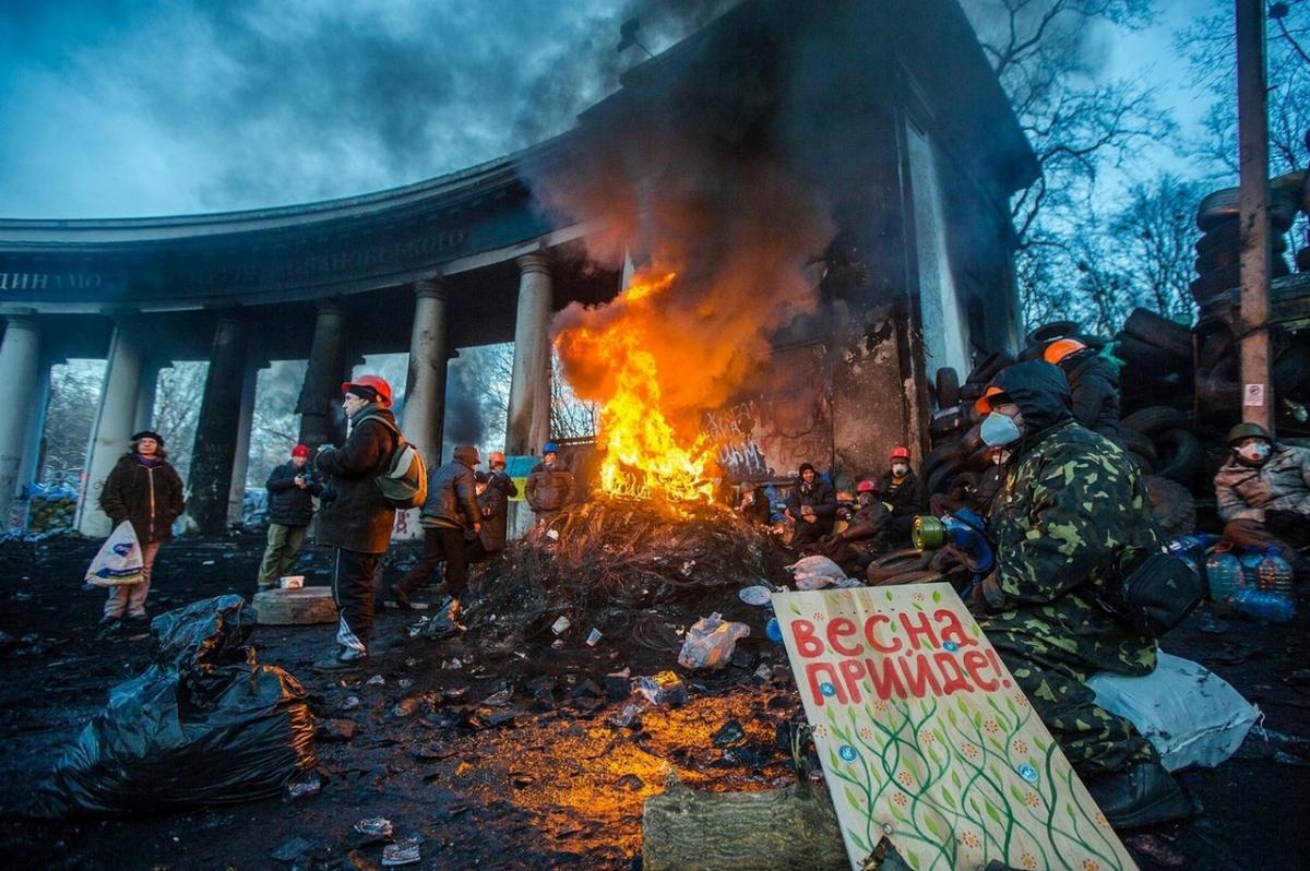 Тимошенко и Арестович готовы сожрать Зеленского. 2024 год начался для украинцев неспокойно, их гонят на митинги или в окопы