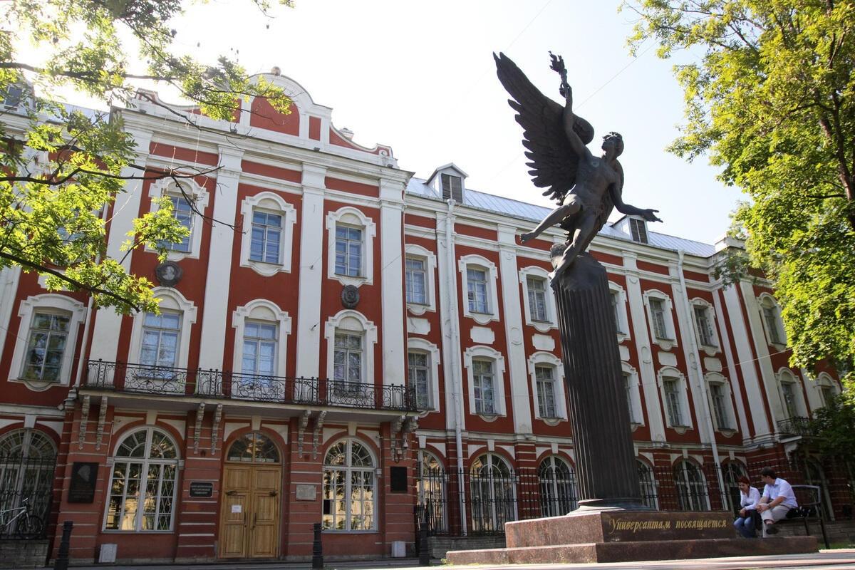 Студента СПбГУ, задержанного в вузе, обвиняют в участии в троцкистской организации