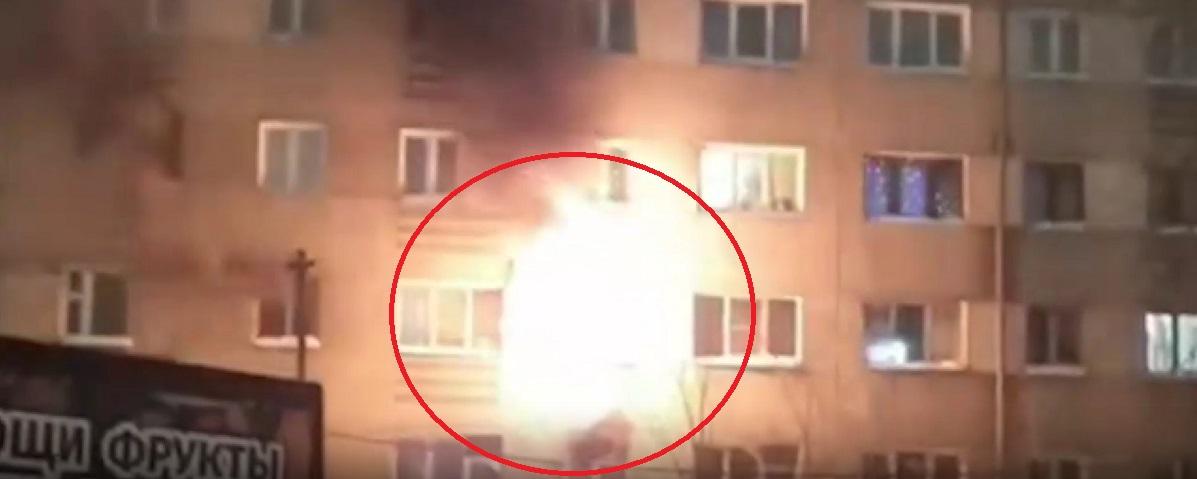 В Новый год огонь спалил квартиру в Челябинске и унес жизнь ее хозяина, пожарные предотвратили распространение огня на соседние помещения