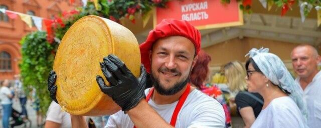 Свыше 75 регионов РФ представили свою продукцию на фестивале «Вкусы России» в Москве