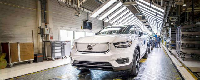 Fully electric Volvo XC40 Recharge P8 enters production