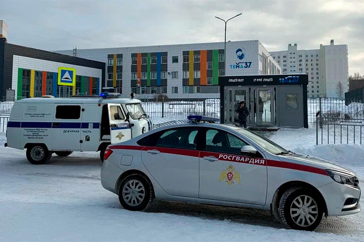 Уборщице, остановившей нападавшего в нижнекамской школе ученика, выплатят полмиллиона рублей