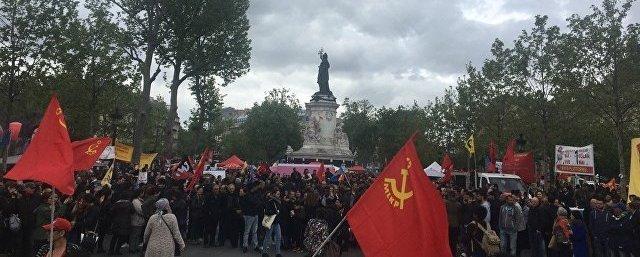 В Париже участники первомайской демонстрации напали на полицейских