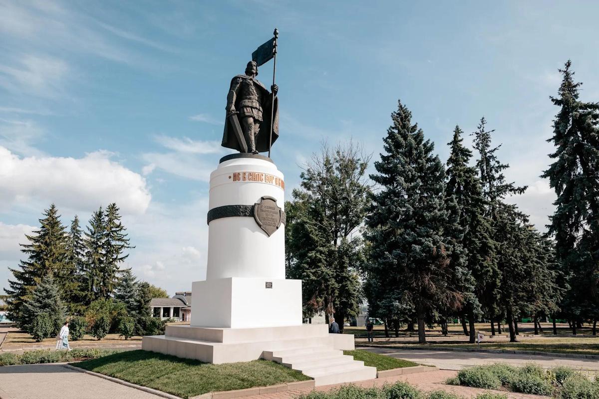 Памятник Александру Невскому в Первомайском парке Курска восстановили без бюджетных средств