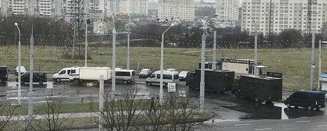 В центр Минска двигаются колонны военной техники