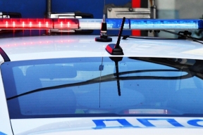 В Москве автомобиль въехал в остановку