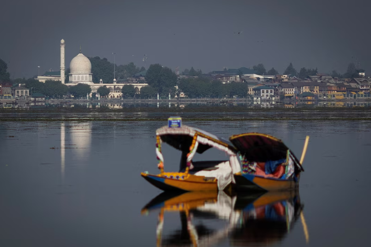 Индия закрывает туристические места из-за напряженной ситуации с Пакистаном