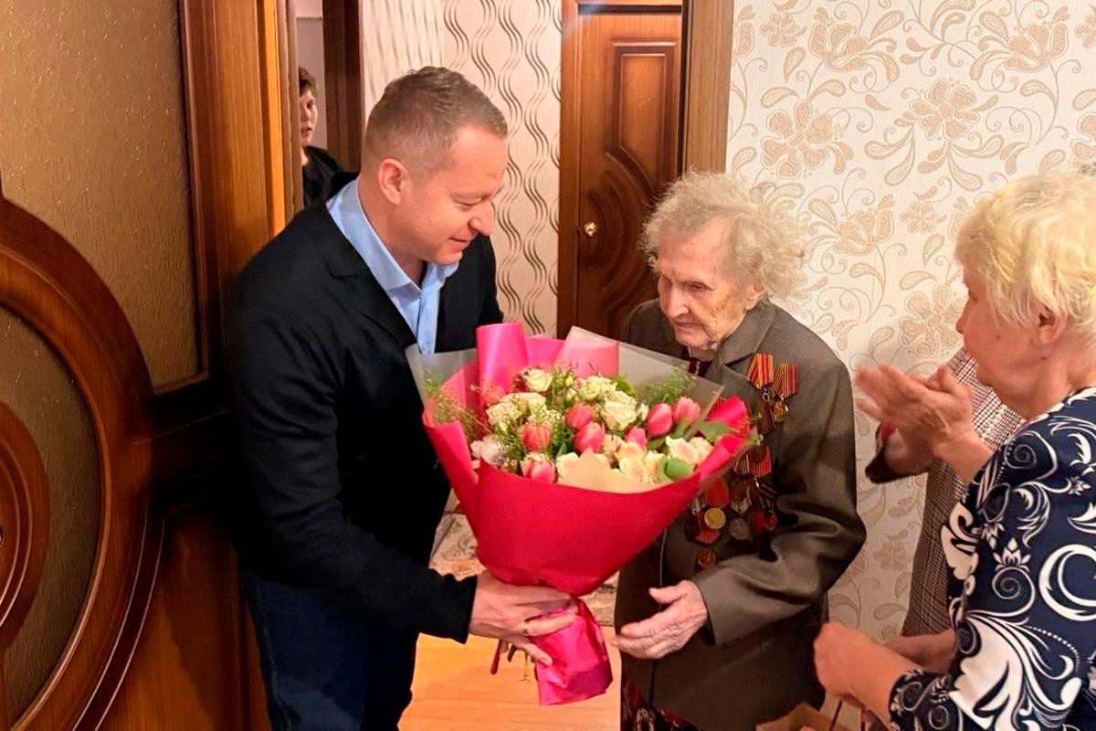 Депутаты Городского округа Пушкинский Артем Садула и Николай Михайлин поздравили с новогодними праздниками ветеранов ВОВ