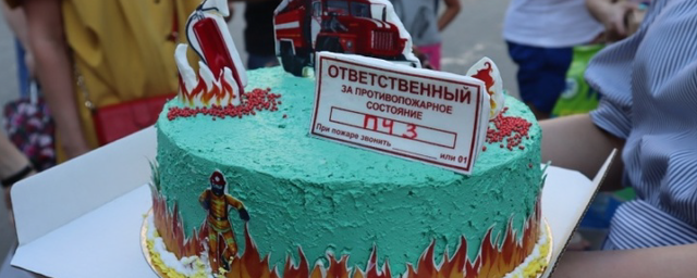 Жители Новосибирска поблагодарили пожарных за ликвидацию пожара на АЗС